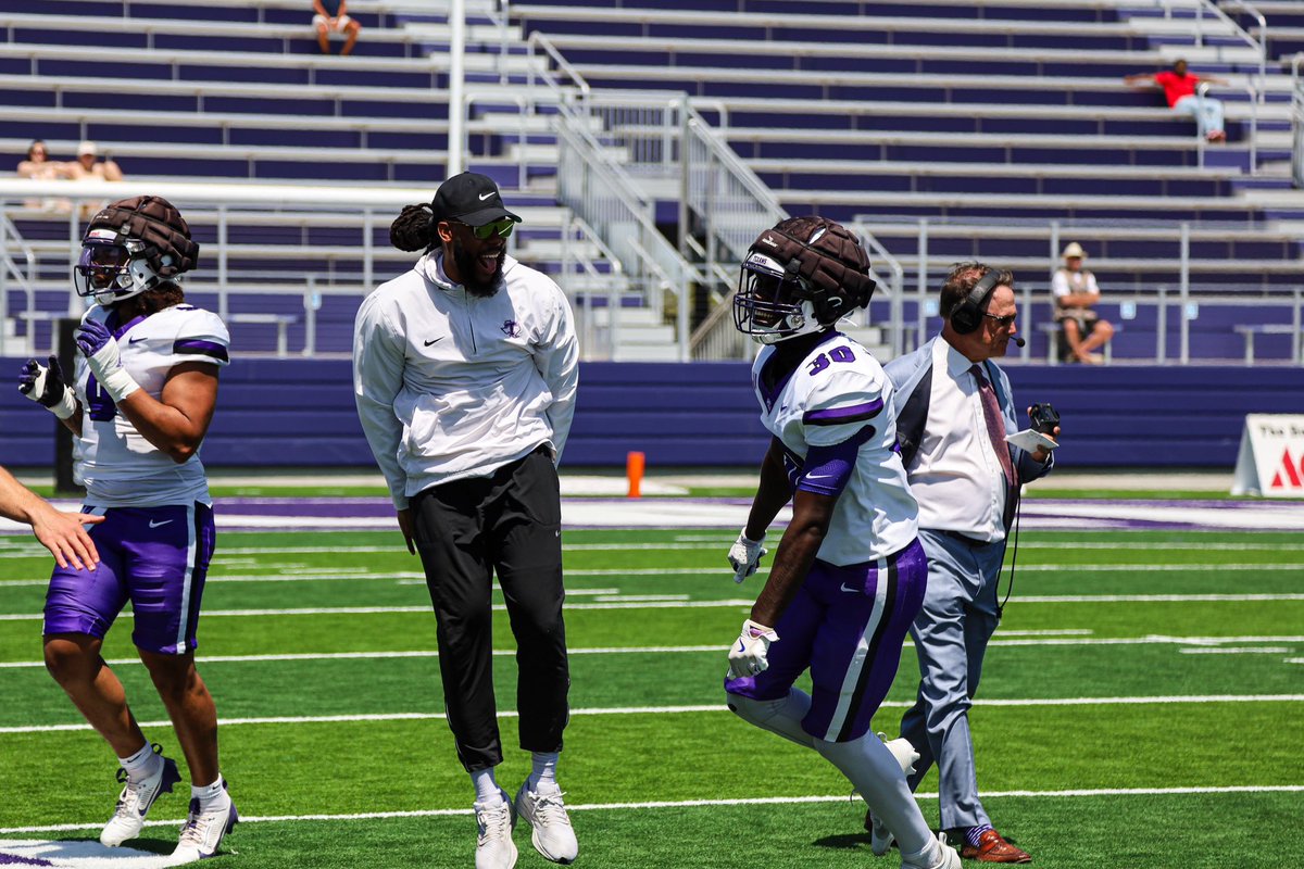 TarletonFB's tweet photo. MARKELL MAGIC 🪄

@markellj3 comes up with the INT for White! https://t.co/wnrIersU1V