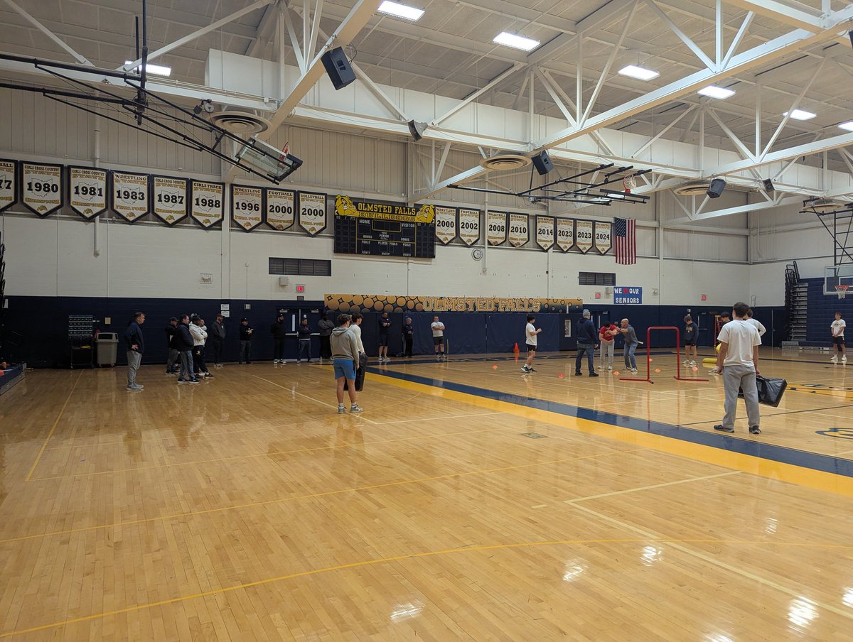 Coachpace82's tweet image. Great Morning in Bulldog Country with a bunch of Youth Coaches locked in and getting better! #FootballMattersInOF #BulldogFootball