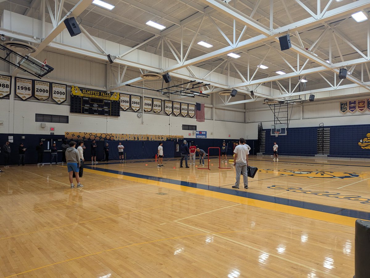 Coachpace82's tweet image. Great Morning in Bulldog Country with a bunch of Youth Coaches locked in and getting better! #FootballMattersInOF #BulldogFootball