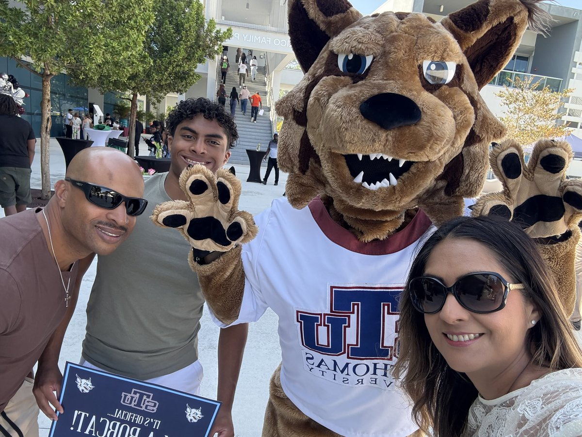 jessyljo's tweet photo. Had fun @StThomasUniv #Admissionsday It’s official!! Proud to join the #STUBobcat family!! https://t.co/QveV8fNUSM