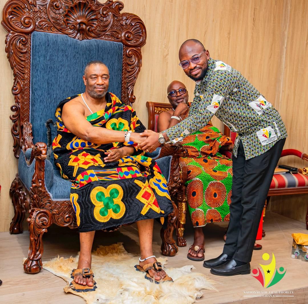 kwameAsensoJm's tweet photo. Osman Ayariga Esq NYA-CEO gets endorsement from His Royal Majesty King Tackie Teiko Tsuru II, the Ga Mantse and President of the Ga Traditional Council in their Campaign against substance abuse amongst the youth.
#redmeanstop https://t.co/NZGvkpEC11