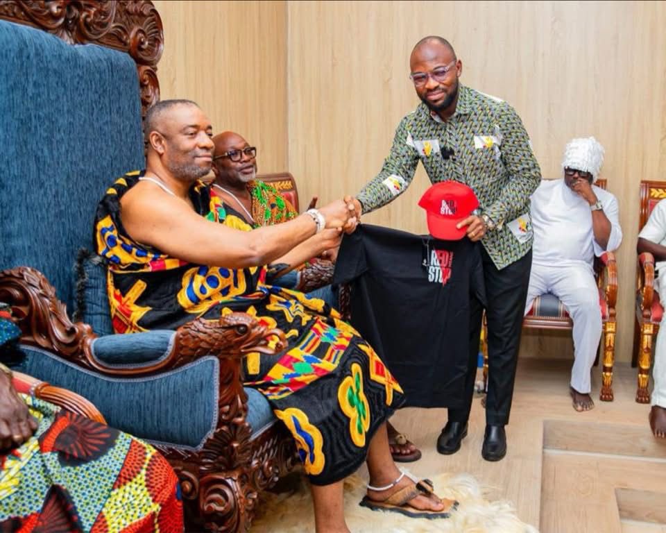 kwameAsensoJm's tweet photo. Osman Ayariga Esq NYA-CEO gets endorsement from His Royal Majesty King Tackie Teiko Tsuru II, the Ga Mantse and President of the Ga Traditional Council in their Campaign against substance abuse amongst the youth.
#redmeanstop https://t.co/NZGvkpEC11