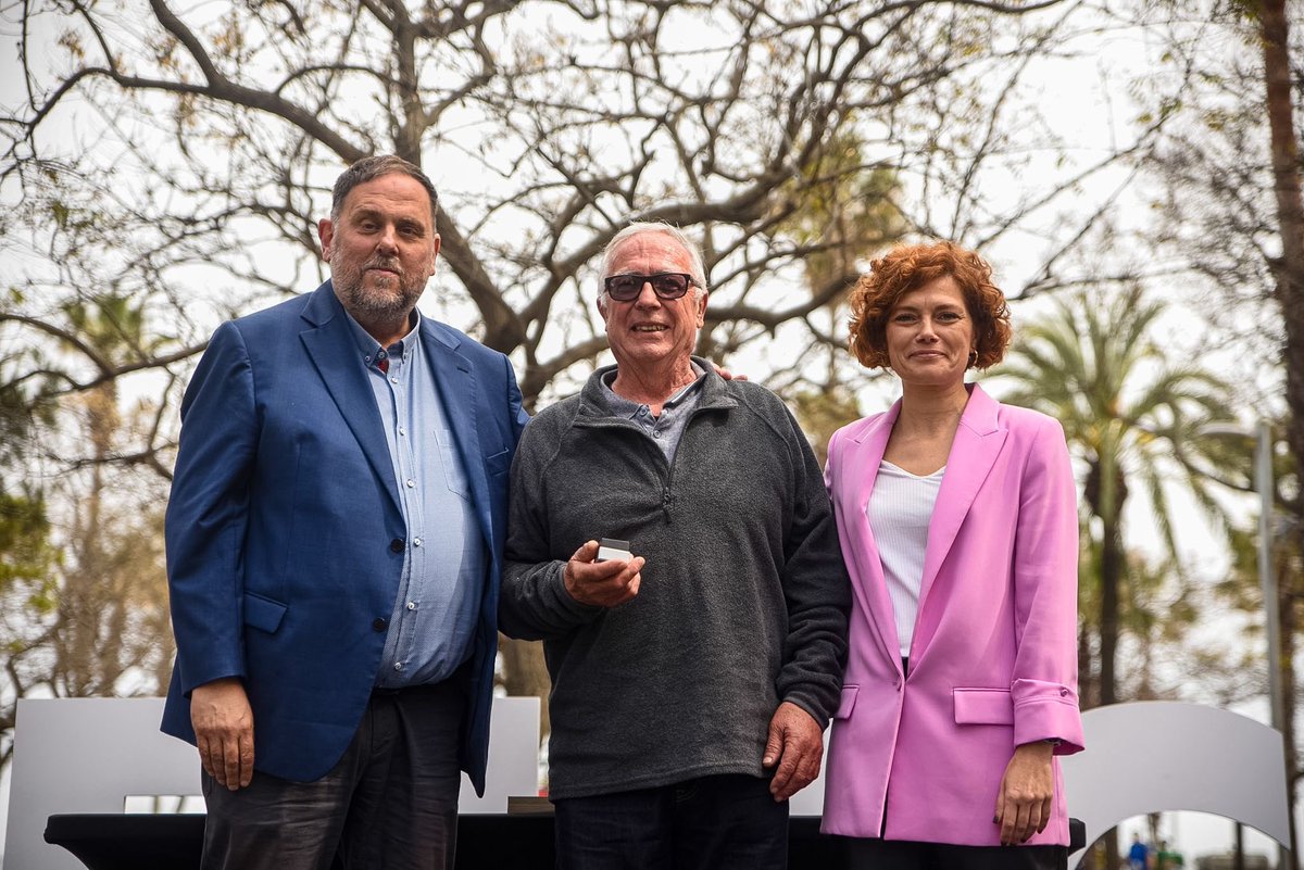 ERC_AltPenedes's tweet photo. Avui hem fet un reconeixement a les persones de la comarca que porten 25 anys militant en l’independentisme d’esquerres.

Joan Leon, David Navarrete i Jesús Ma. Pérez de Albeniz, gràcies pel vostre compromís i la vostra lluita pel Penedès i pel país ❤️✊🏼 https://t.co/4Cx9LC5k9M