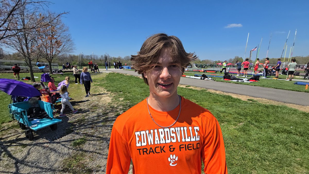 Freshman Parker Owens takes the Pole Vault win (15-3) US#2 Freshman #BWINVITE25