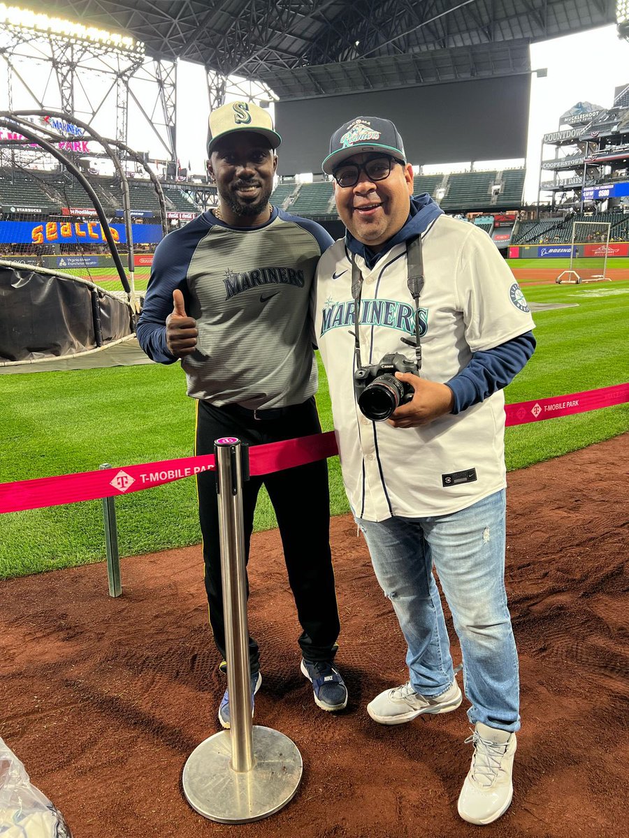 JoseInes_CA's tweet photo. #LaCasaDelBeisbol @LoboMorales_ @JCVeraza
Saludos desde Hermosillo https://t.co/5talYANlnV