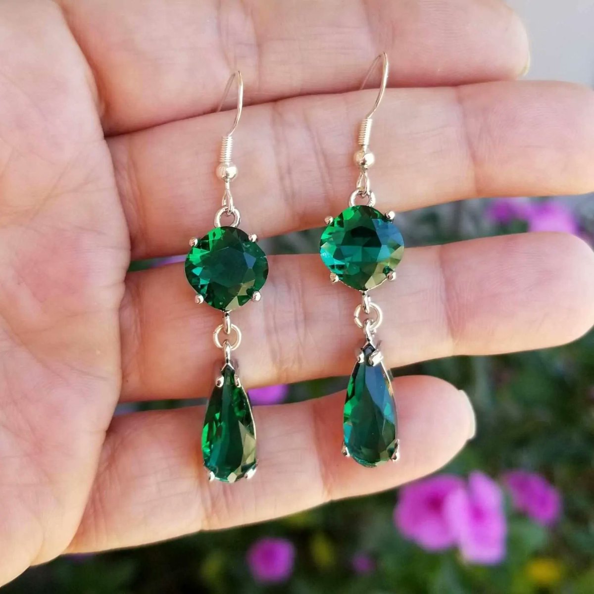 TrendingNowGift's tweet photo. Sterling Silver Emerald Earrings, Silver Emerald Earrings #jewelry #earrings #silverearrings #emerald #emeralds #emeraldjewelry #emeraldearrings #handmadejewelry #handmadeearring #giftforher #Mothersdaygift #MotheroftheBride #Greengemstones

https://t.co/GNJzJ4igAT via @Etsy https://t.co/AXEQKRZx74