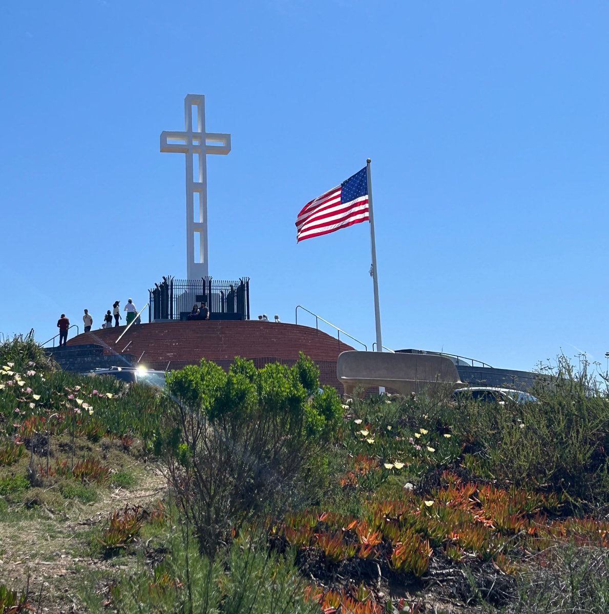 P356Loeffler's tweet photo. Lots of great places to visit in San Diego, but this one always tops the list. #MountSoledad https://t.co/dxqMxGuWH7