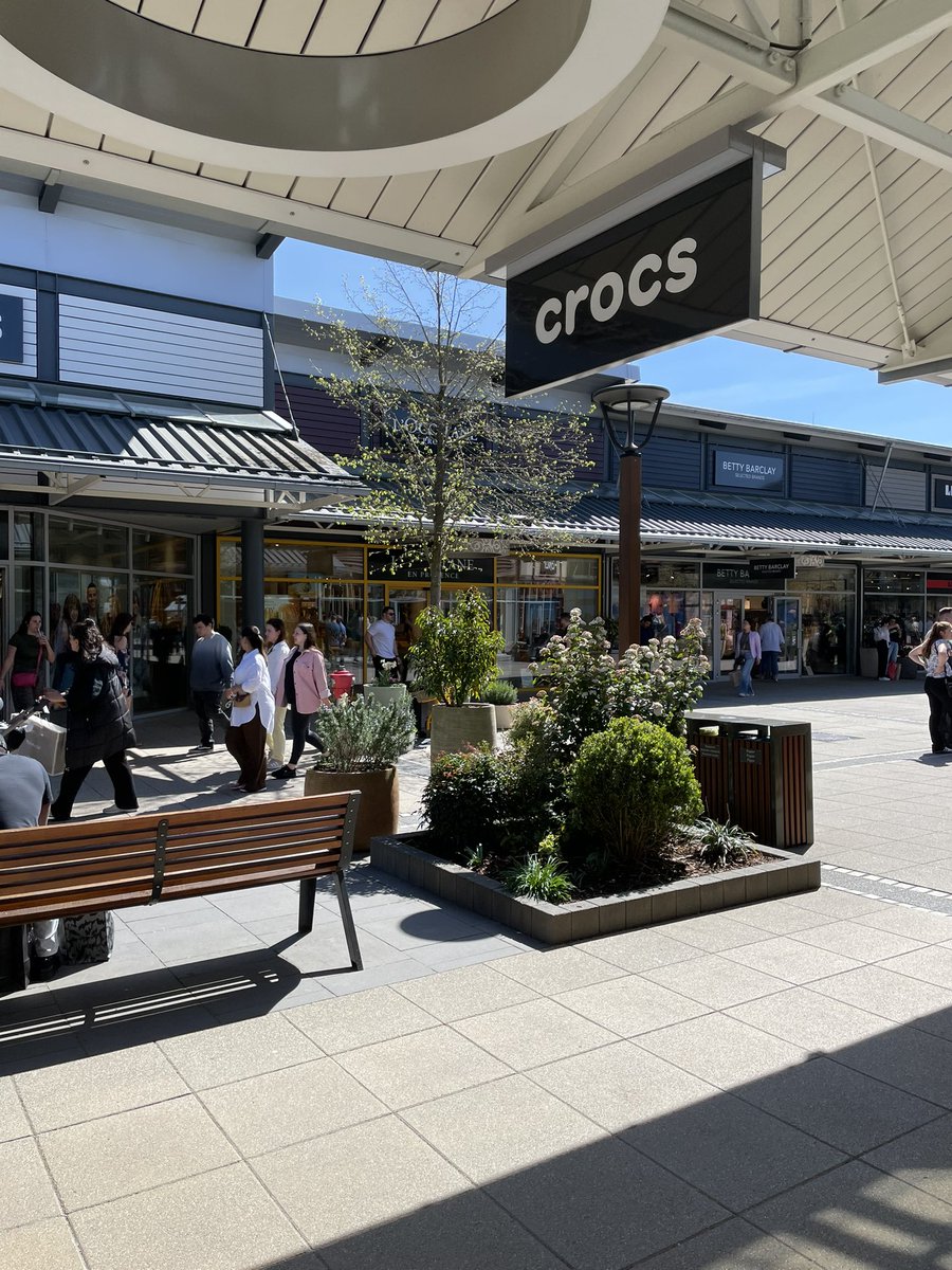 Spent the day with my family at a big outlet center, getting a few things for our daughter’s First Communion ✨

The weather was amazing ☀️ and besides ticking off our shopping list 🛍️, we just really enjoyed spending time together. It felt like a mini vacation and the perfect