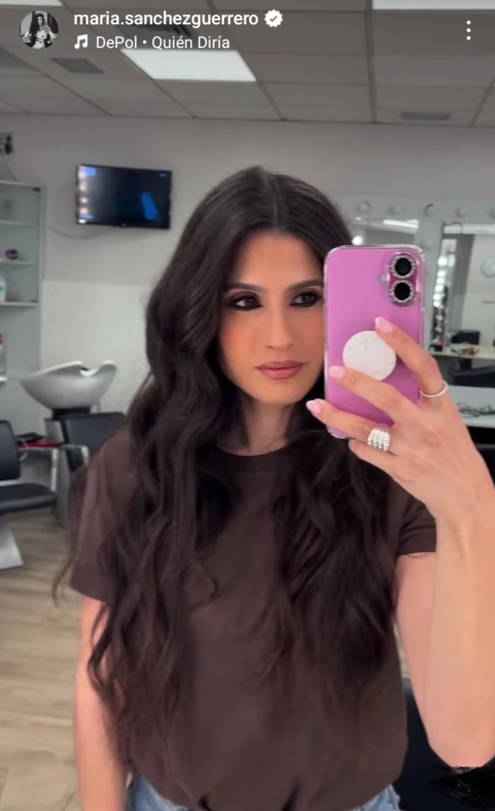 La belleza de una persona, comienza en el corazón y no en el espejo... Ser bello primero es una actitud frente a la vida... El resto son adornos y así es ella, María 😍😍
#JosMari12A