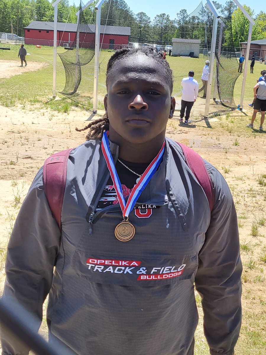 MoniThomas22's tweet image. Placed 3rd in Loachapoka Opening season track meet. Remaining patient!💪🏾❤️🖤🏆