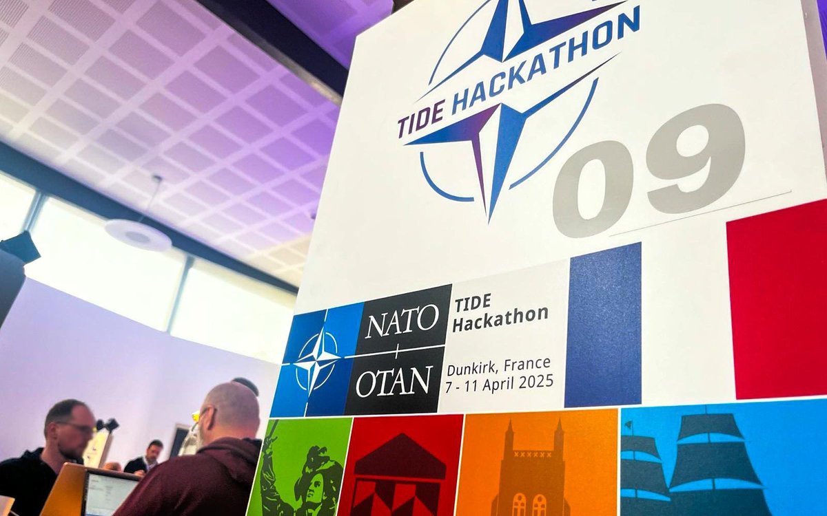 CyberWojska's tweet photo. Polska 🇵🇱 drużyna zdobyła pierwsze miejsce w #TIDEHackathon 2025‼️

Zespół Wojsk Obrony Cyberprzestrzeni, reprezentujący Polskę, zwyciężył w konkursie projektowo-programistycznym #TIDEHackathon 2025, organizowanym przez @NATO_ACT.

Tegoroczna edycja wydarzenia, która odbyła się we Francji, zgromadziła 27 zespołów z państw członkowskich NATO oraz krajów partnerskich. Rywalizacja toczyła się w trzech specjalistycznych kategoriach. Polska drużyna zwyciężyła w obszarze AI-Driven Video Generation, prezentując przełomowe podejście do wykorzystania sztucznej inteligencji.

TIDE Hackathon to istotna platforma wspierająca rozwój interoperacyjności oraz wdrażanie innowacyjnych technologii w ramach struktur sojuszniczych.

Serdeczne gratulacje dla całego zespołu za ten wyjątkowy sukces! 👏🏼