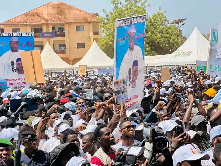 daye_med's tweet photo. 🇬🇳#CNRD #Simandou204 #program: Le peuple est derrière son chef suprême, chef de l'État, chef suprême des forces armées, son excellence général MAMADI Doumbouya @presi_doumbouya . A travers la République, le peuple dit OUI.
@ecowas_cedeao
@_AfricanUnion
@djisanfina
@bbcafrique https://t.co/JMlZCD4Vzu