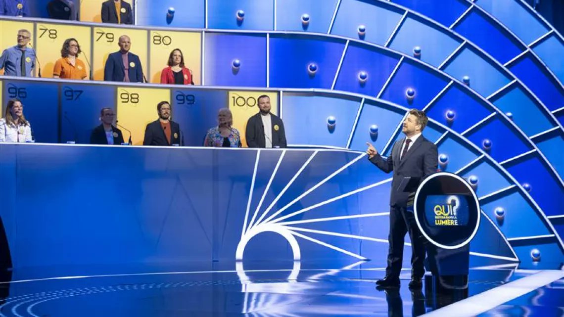 Mediasinfos's tweet photo. C’est le samedi 26 Avril prochain à 21H10 que #France2 diffusera un nouveau numéro inédit de son jeu #QuiResteraDansLaLumière (#QRDLL) avec @BrunoGUILLONOff à la présentation. Notre article est ici: https://t.co/9x2KzJ5HQl https://t.co/OLVukQxEIs