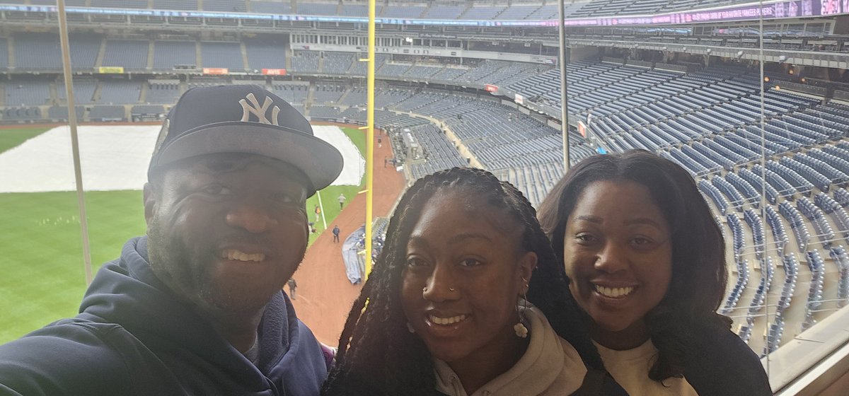 BigRockDolo's tweet photo. @Yankees #RepBX https://t.co/fRFHfGZYqg