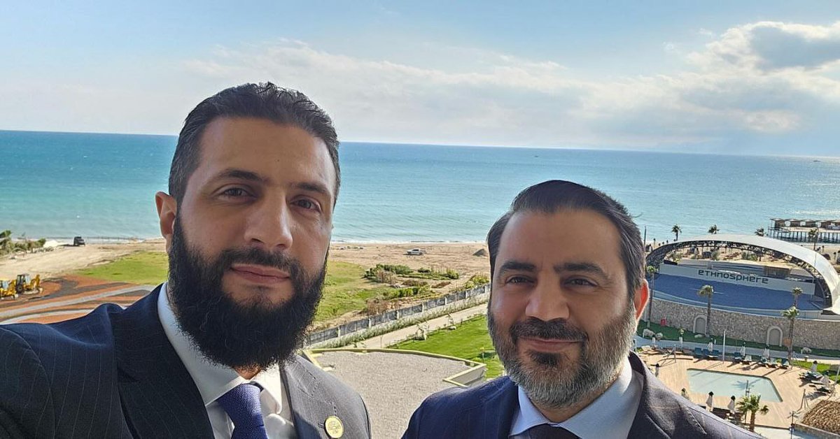 AsdSarot's tweet photo. سيد من ألتقط سيلفي والله 😍 https://t.co/RDcYBoDxq0