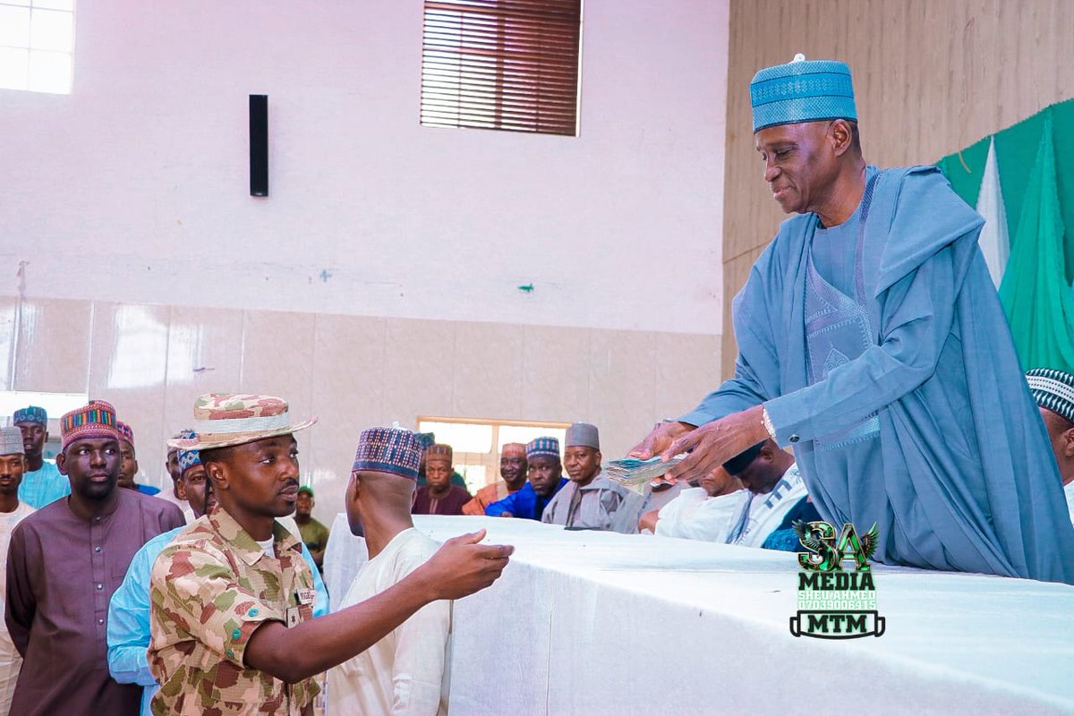 IbnGarba2's tweet photo. BOKO HARAM: SEN. MONGUNO ORGANISED CAREER DEVELOPMENT TRAINING TO 300 SECURITY PERSONNEL AND EMPOWERED THEM WITH N100,000.00 EACH.

...N30m disbursed with a view to empower them.

..."This program will go a long way in complementing the efforts of Gov Zulum." Says Sen. Monguno. https://t.co/dGjLQ7hHy4