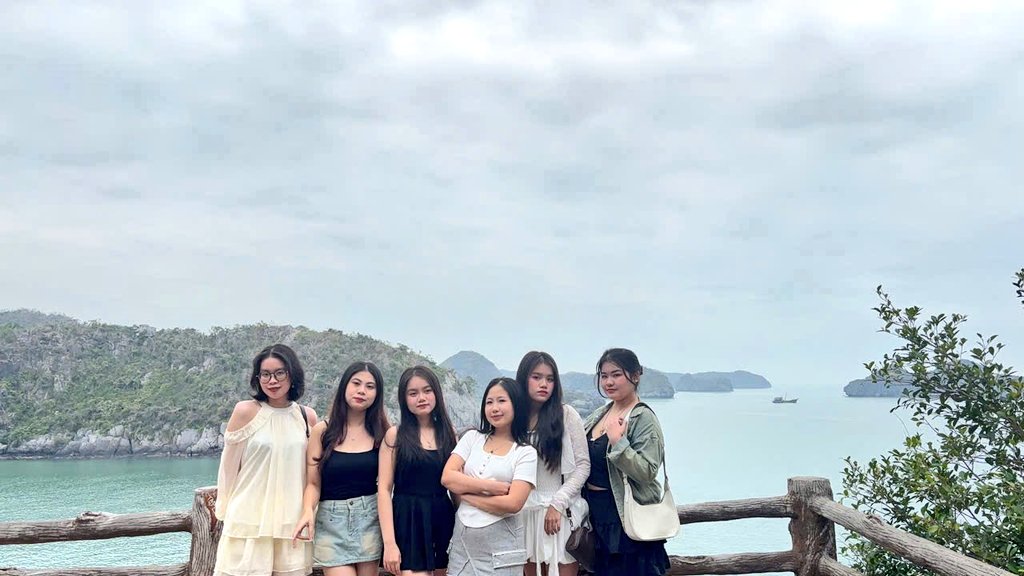 _haeyeon_'s tweet photo. 🌻🌻🌻🌻🌻🌻 https://t.co/Up2Yxf5FkR