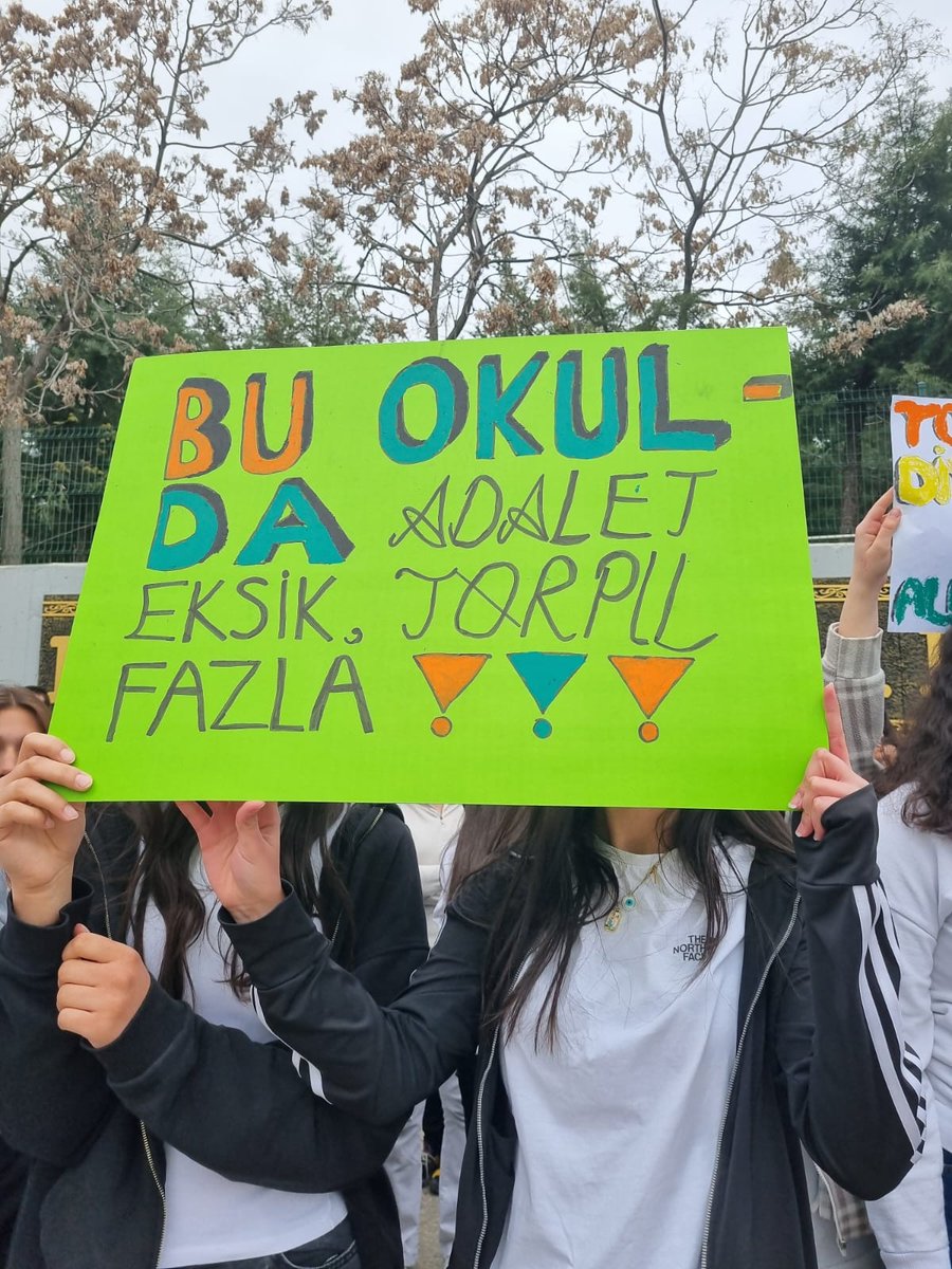 hilal_bal23's tweet photo. #koloğlundaneoluyor #TorpilDeğilLiyakat
#LisemeDokunma
#öğretmenimedokunma @elaziggundemcom @elazigmem @meb_ogm @hepsielazig @Yusuf__Tekin @numanhatipoglu @elazig_valiligi @tcmeb @sahin_serifoglu https://t.co/ChC6bcA4Xq