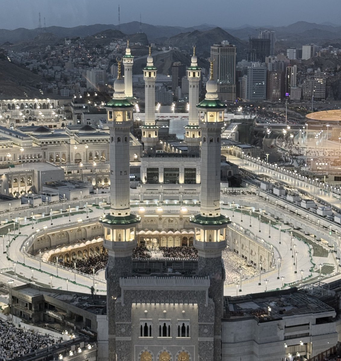 اللهم اختر لنا ولا تُخيرنا واختر لنا ما يُرضيك عنا … اللهم لا توّكل أمرنا إلينا طرفة عين ولا أقل منها … وتوّلنا وتوّكل عنّا يا ربنا … اللهم اجعلنا ممن اصطفيتهم لقربك وولايتك … وانعمت عليهم بودك ومحبتك … وشوقتهم إلى لقائك … ورضيتهم بقضائك … اللهم إنك عفو كريم تحب العفو فاعف