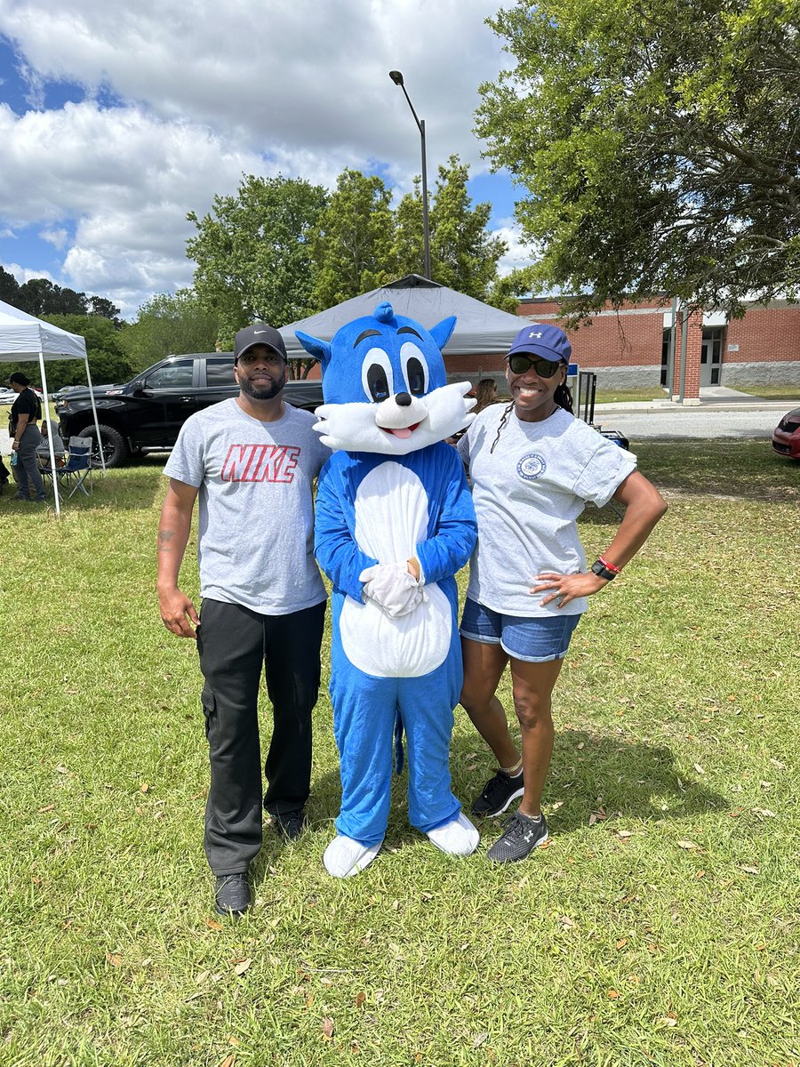 Thank you Wildcat Family and Community for a successful event!!! It was our first annual WCMS Family and Friends Tailgate.💙🤍 We started with GMAS camp and culminated with music, games, food trucks and a car show. We are on the PROWL!
#WestChathamMS
#WildcatNation