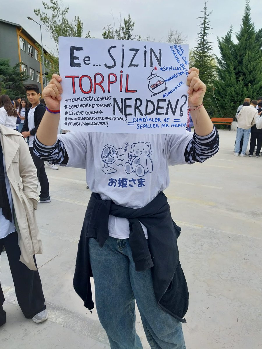 ezcyln's tweet photo. Eee... sizin torpil nerden ?#koloğlundaneoluyor #TorpilDeğilLiyakat
#LisemeDokunma
#öğretmenimedokunma @elaziggundemcom @elazigmem @meb_ogm @hepsielazig @Yusuf__Tekin @numanhatipoglu @elazig_valiligi @tcmeb @sahin_serifoglu https://t.co/G7CJcxADku