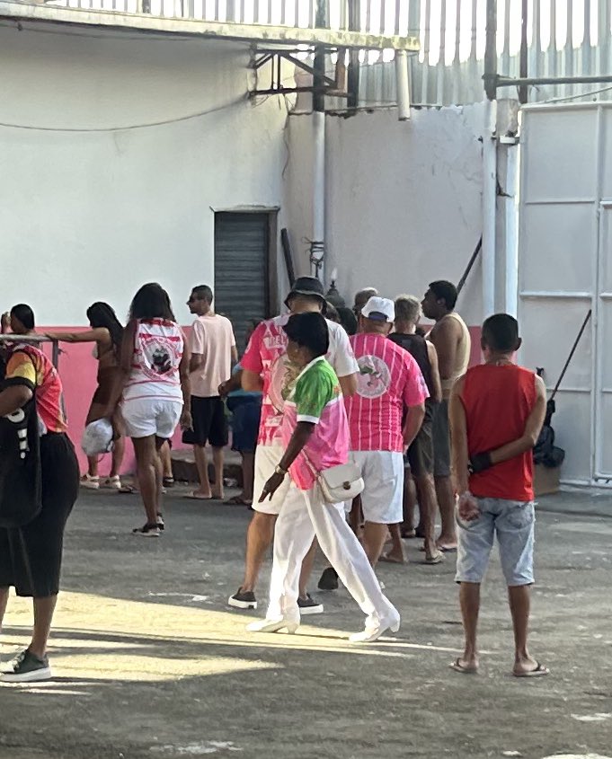 Tia <a href="/Betedamanga/">QUERIDA E AMADA SENHORA COMPOSITORA BETE</a> foi vista no <a href="/udojacarezinho/">Unidos Do Jacarezinho</a> ! 👀