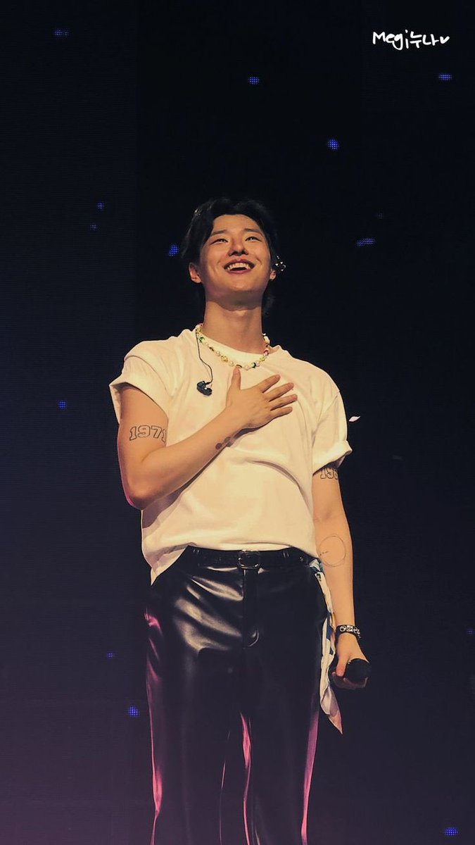 사실 하고 싶은 말도 많지만 화가 나서 
싸우는 게 너에게 도움이 되지 않을 것 같아서, 
승연이를 많이 아끼고 좋아한다는 이유로 곤란하게 
하고 싶지는 않아서, 

그럴 시간에 
많이 좋아하고 애틋하다고 정말 많이 아낀다고
응원하는 게 승연이와 무즈들이 원하는 것일 거라고 
믿어 의심치 않아🤍