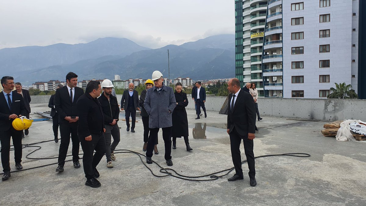 Yeni Manisa Bil Koleji kampüsümüzün inşaat sürecini yerinde inceledik.
Geleceğin eğitim anlayışına uygun, teknolojik altyapıya sahip modern bir kampüs inşa ediyoruz.
Öğrencilerimize ilham veren, öğrenmeyi teşvik eden bir yaşam alanı sunmak için titizlikle çalışıyoruz.
Eğitimde