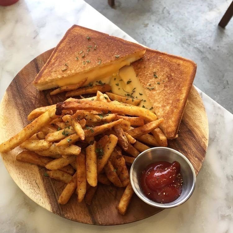: ̗̀➛ #foodpoll for #edtwt 🧵 
: ̗̀➛ grilled cheese edition, in honour of national grilled cheese day! 🧀 
: ̗̀➛ cals don’t count 💌