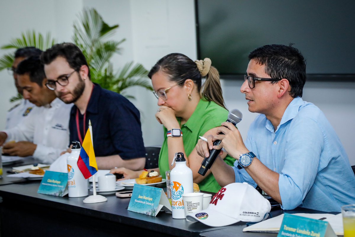 2/3 Luego del recorrido, se abrió un espacio  con la comunidad local para escuchar sus propuestas y visiones sobre el turismo en la región. El diálogo es clave para construir un modelo sostenible, justo y con identidad. Esas son las apuestas del #GobiernoDelCambio🤝