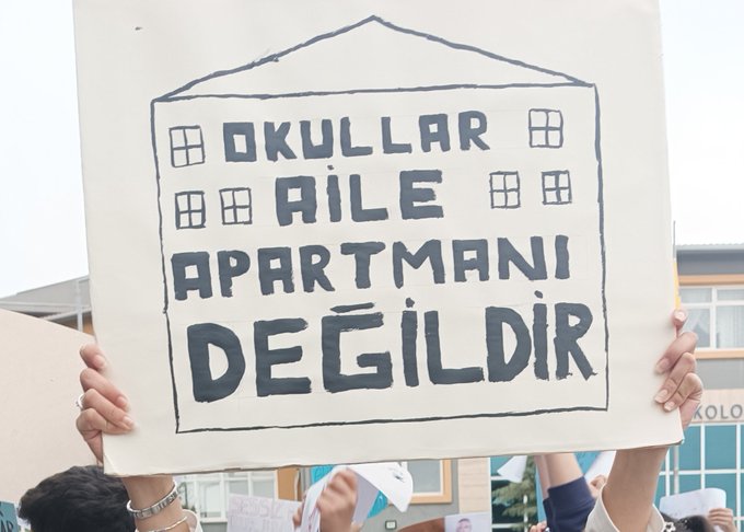 k84926298's tweet photo. #koloğlundaneoluyor #TorpilDeğilLiyakat
#LisemeDokunma
#öğretmenimedokunma @elaziggundemcom @elazigmem @meb_ogm @hepsielazig @Yusuf__Tekin @numanhatipoglu @elazig_valiligi @tcmeb @sahin_serifoglu https://t.co/rHMQhmPvAu