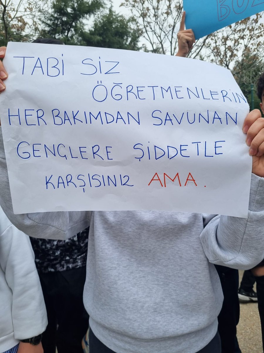 ezcyln's tweet photo. #koloğlundaneoluyor #TorpilDeğilLiyakat
#LisemeDokunma
#öğretmenimedokunma @elaziggundemcom @elazigmem @meb_ogm @hepsielazig @Yusuf__Tekin @numanhatipoglu @elazig_valiligi @tcmeb @sahin_serifoglu koloğlundatorpilinneişivar? https://t.co/I5k6Vc5ZMh