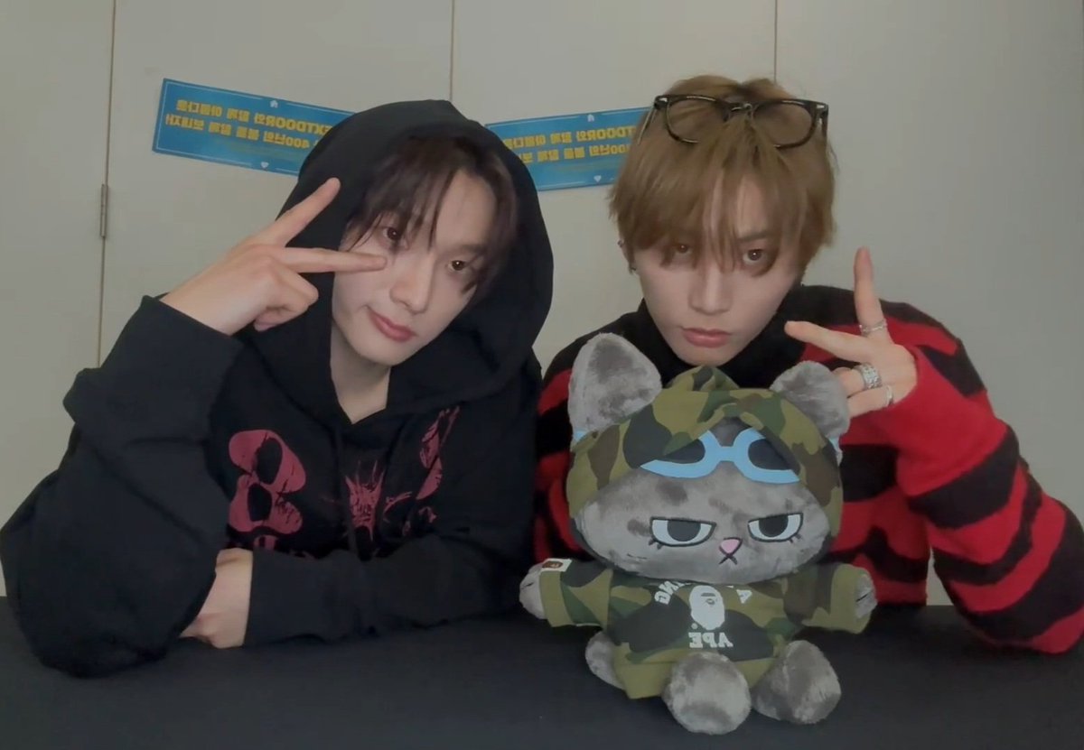 bluenextdoor_'s tweet photo. 껌치즈 캡처타임(&amp;탯풍이)🖤❤️

#성호 #태산 https://t.co/YG5ACRpGN3
