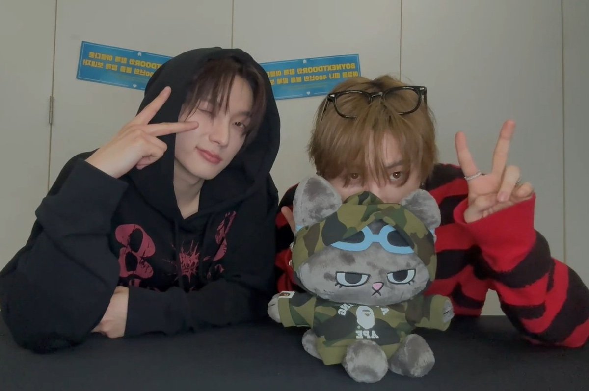 bluenextdoor_'s tweet photo. 껌치즈 캡처타임(&amp;탯풍이)🖤❤️

#성호 #태산 https://t.co/YG5ACRpGN3