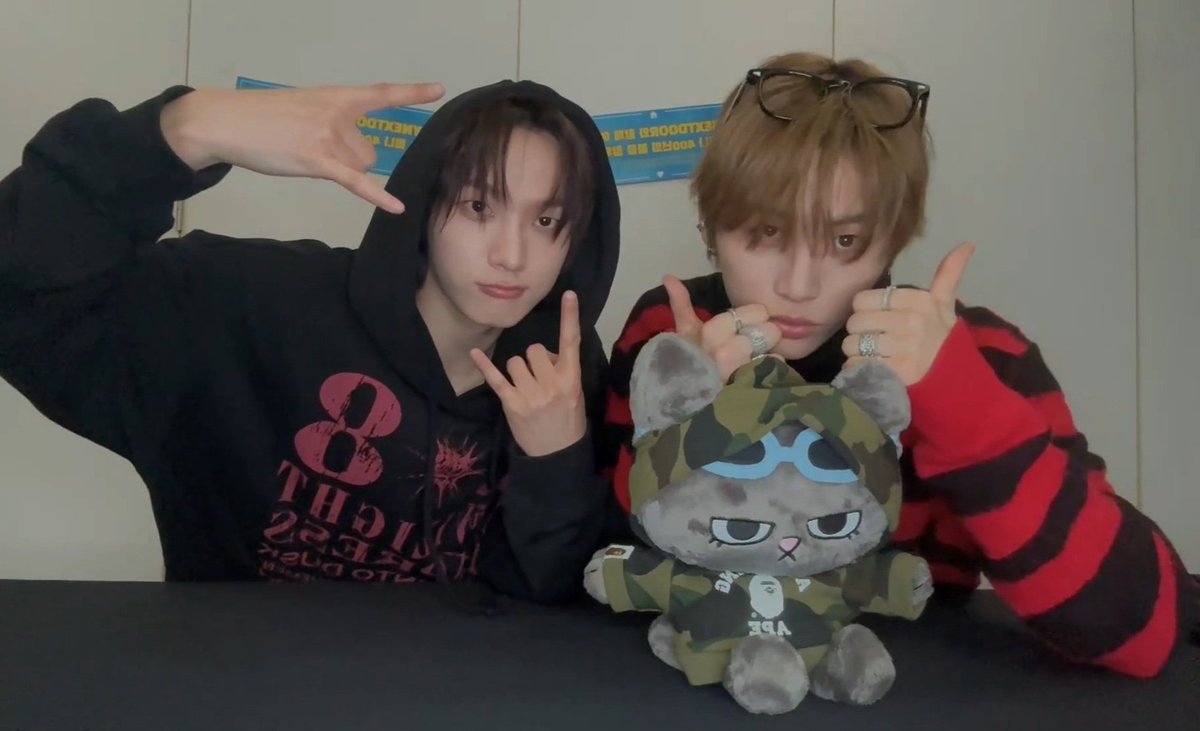 bluenextdoor_'s tweet photo. 껌치즈 캡처타임(&amp;탯풍이)🖤❤️

#성호 #태산 https://t.co/YG5ACRpGN3