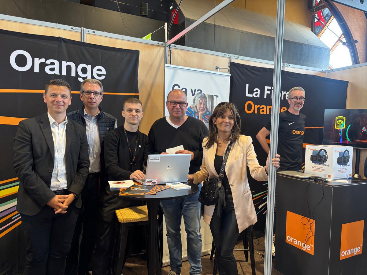 Jimmy Pellerin (@jimmypellerin_) on Twitter photo 🎮 Top départ du <a href="/gamefestFR/">Gamefest</a> !
<a href="/OrangeGrandEst/">Orange Grand Est</a> est fier d’être partenaire de l’événement.
Merci à M. le Maire <a href="/boris_ravignon/">Boris Ravignon</a> , au Conseil municipal et à M. le Député <a href="/LionelVuibert/">VUIBERT Lionel</a> pour leur visite sur notre stand ce matin. 🎮 Top départ du <a href="/gamefestFR/">Gamefest</a> !
<a href="/OrangeGrandEst/">Orange Grand Est</a> est fier d’être partenaire de l’événement.
Merci à M. le Maire <a href="/boris_ravignon/">Boris Ravignon</a> , au Conseil municipal et à M. le Député <a href="/LionelVuibert/">VUIBERT Lionel</a> pour leur visite sur notre stand ce matin.