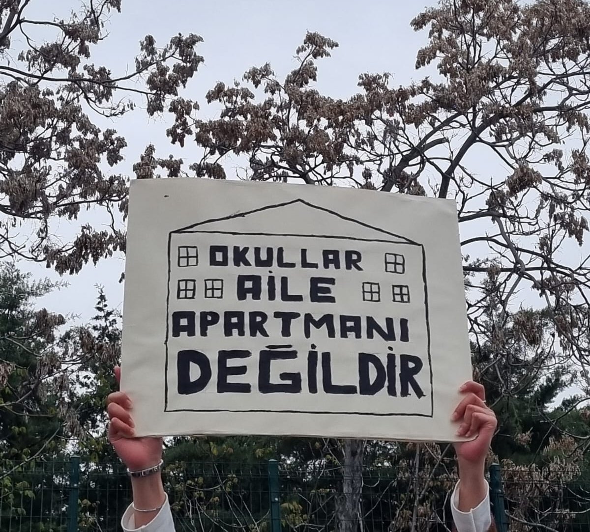 hilal_bal23's tweet photo. #koloğlundaneoluyor #TorpilDeğilLiyakat
#LisemeDokunma
#öğretmenimedokunma @elaziggundemcom @elazigmem @meb_ogm @hepsielazig @Yusuf__Tekin @numanhatipoglu @elazig_valiligi @tcmeb @sahin_serifoglu https://t.co/A2iKy4oDbX