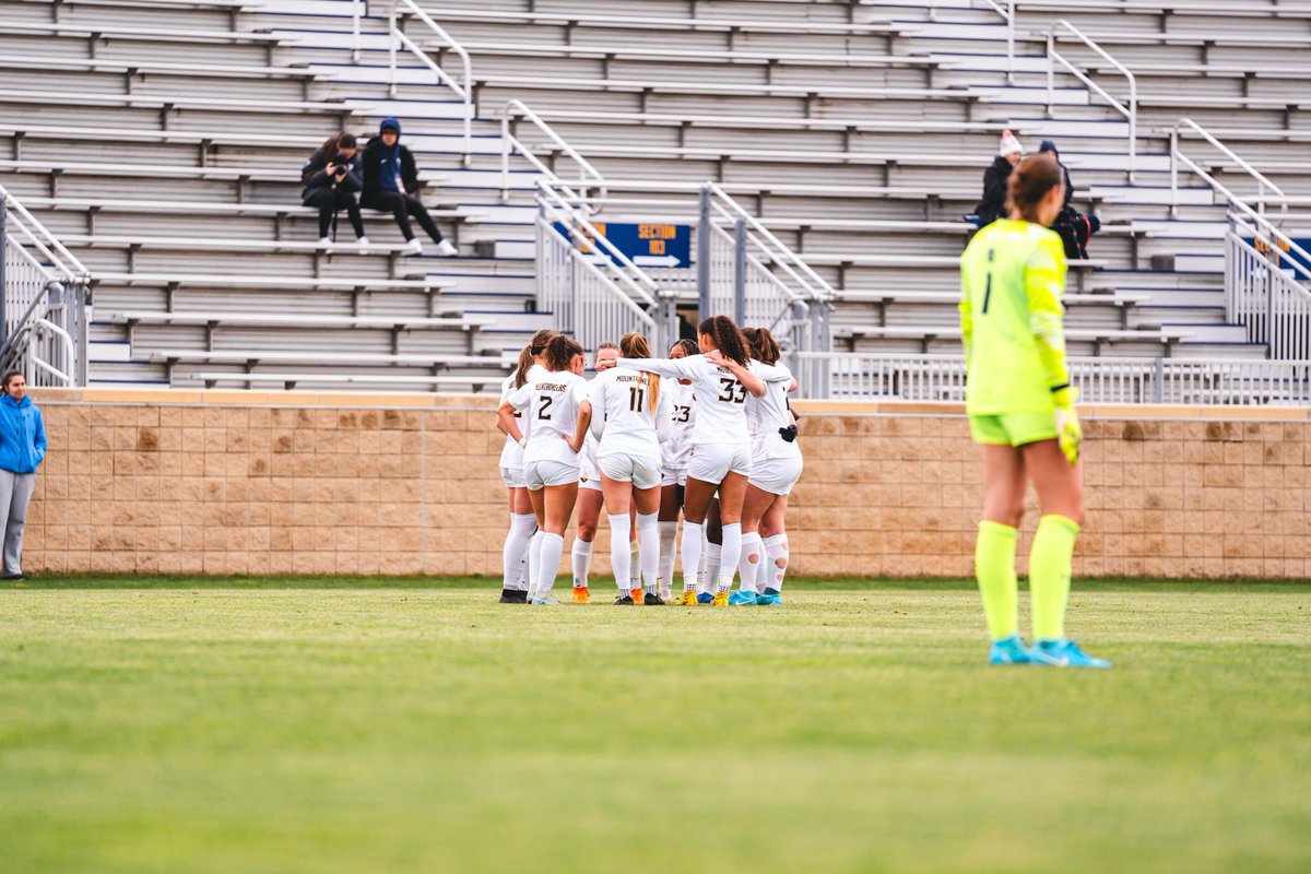 CUE COUNTRY ROADS!!! 🎶

The Mountaineers top Georgetown, 3-1, on Saturday afternoon! 🤩

#HailWV