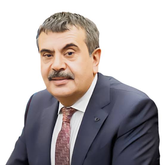 Yusuf Tekin   "istifa etsin"
diyen  kaç kişiyiz?