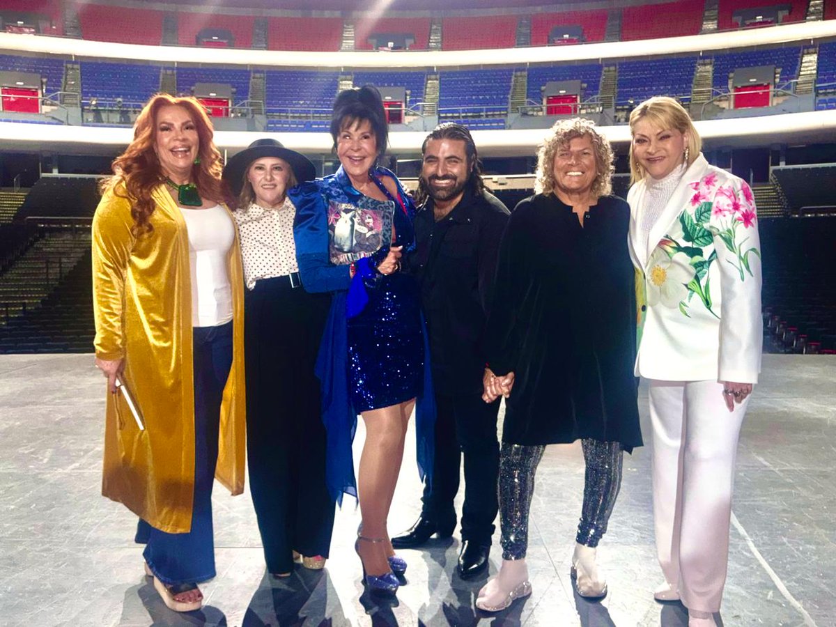 MariaConchita_A's tweet photo. Ya pronto, gira en Mxco con "Despechadas" #DeMujerAMujer. Mayo 9 en el @AuditorioMx nuestra 1ra "parada" 🙂.
@RocioBanquells, #denissedekadafe, #mariadelsol, @Manoella_Torres, artista invitada @EdnitaNazario 🥰.
Our tour starts next month @ the National Auditorium of #MexicoCity. https://t.co/ZCxqT6zgaT