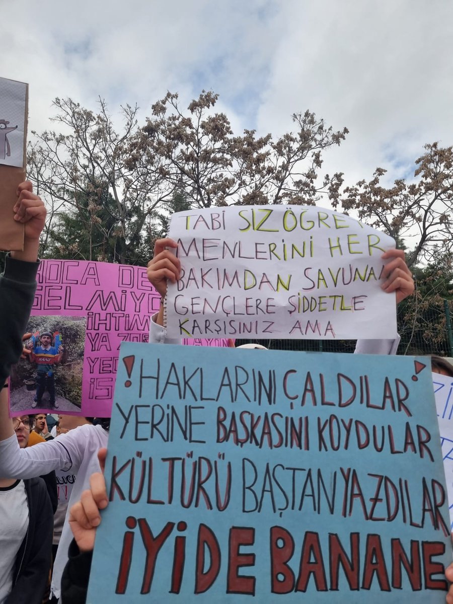 hilal_bal23's tweet photo. #koloğlundaneoluyor #TorpilDeğilLiyakat
#LisemeDokunma
#öğretmenimedokunma @elaziggundemcom @elazigmem @meb_ogm @hepsielazig @Yusuf__Tekin @numanhatipoglu @elazig_valiligi @tcmeb @sahin_serifoglu https://t.co/1rjNSv2CpO