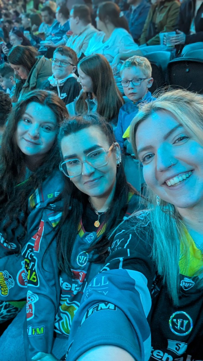 flaviasgouveia's tweet photo. #giantselfie #lovebelfast
@BelfastGiants https://t.co/sUynzi7xMM