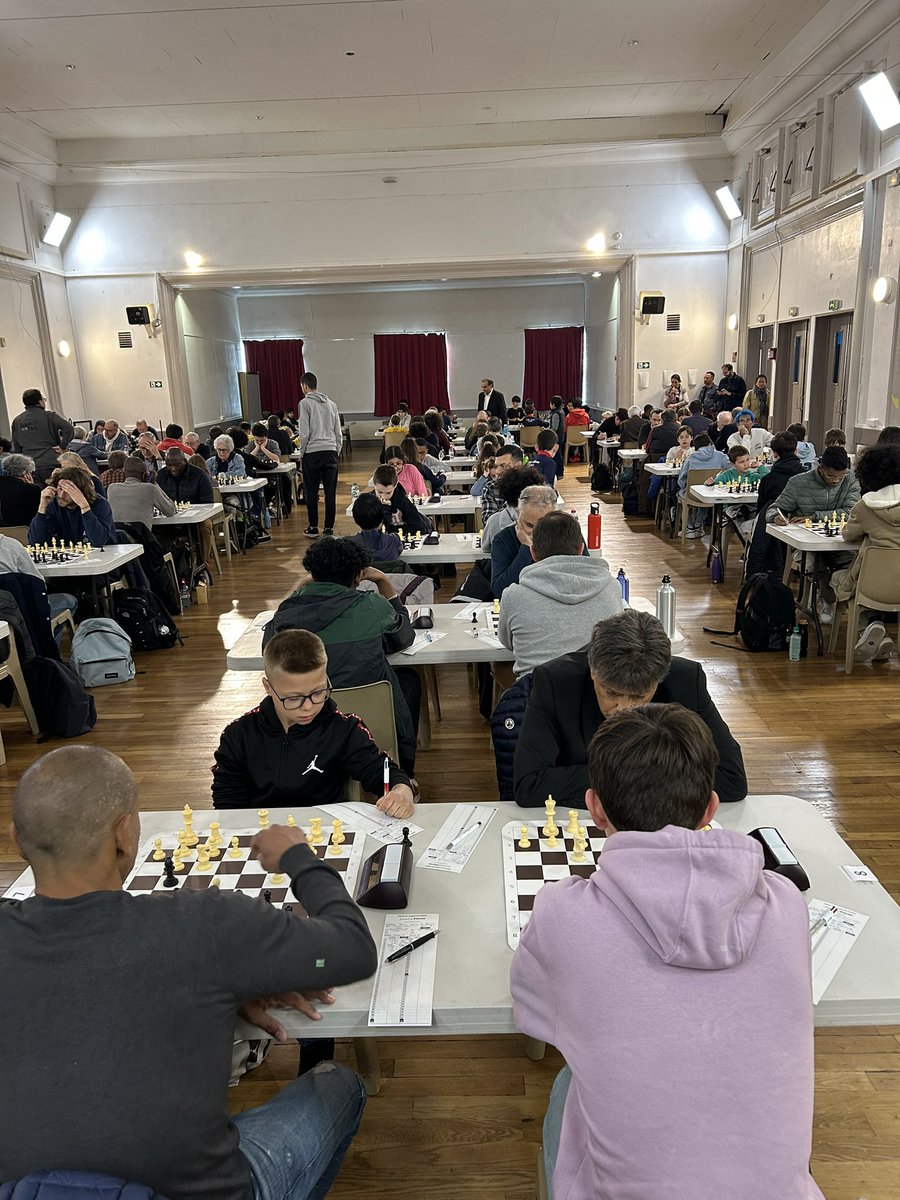Une super première journée du Championnat d’Échecs du Val d’Oise, une ambiance purement échiquéenne et très conviviale.
Les jeunes ont été redoutables, et les moins jeunes se sont bien défendus.
La suite demain…
<a href="/ffechecs/">Fédération Française des Échecs</a> 
<a href="/EnghienlesBains/">Enghien-les-Bains</a>