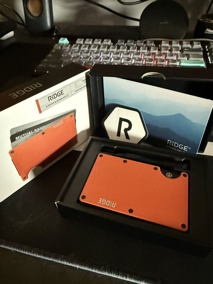 D_PowRs's tweet photo. Thanks for the wallet @ridgewallet! Appreciate you all 👍 https://t.co/3g14xnH3Qh