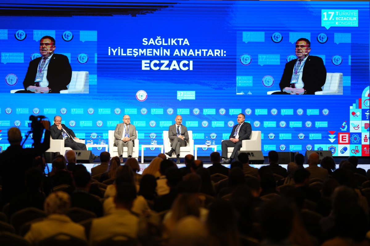 tebkurumsal's tweet photo. 17.Türkiye Eczacılık Kongremizin üçüncü gününde “Türkiye’de İlaçlara Erişim ve Sürdürülebilirlik: Geleceğin Politikaları” konulu panelimiz, TEK17 Salonunda gerçekleştirildi. Panel, Türk Eczacıları Birliği Başkanı Ecz. Arman Üney’in moderatörlüğünde, ilaç sanayinin önemli temsilcilerinin katılımıyla düzenlendi.

Panelde;
•Sayın Dr. Ümit Dereli – Araştırmacı İlaç Firmaları Derneği (AİFD) Genel Sekreteri,
•Sayın Dr. Sami Türkoğlu – Türkiye İlaç Sanayi Derneği (TİSD) Genel Sekreteri,
•Sayın Savaş Malkoç – İlaç Endüstrisi İşverenler Sendikası (İEİS) Genel Sekreteri

konuşmacı olarak yer aldı.

Panelde, ilaçlara erişim, sürdürülebilir sağlık politikaları ve geleceğe yönelik stratejiler çok yönlü olarak ele alındı.

Güçlü bir meslek, sağlıklı bir gelecek için hep birlikteyiz!

#TürkiyeEczacılıkKongresi
