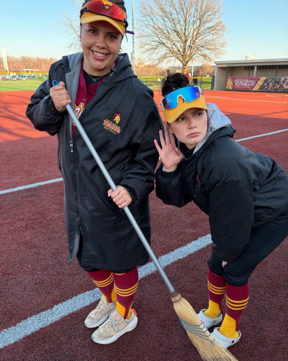 TheMeems27's tweet photo. Lit up the circle and crushed it at the plate! #TheMeems #TritonSoftball @TritonSoftball_ @Ringor 🔥 🥎 ⭕️ https://t.co/kkerGjnbRT