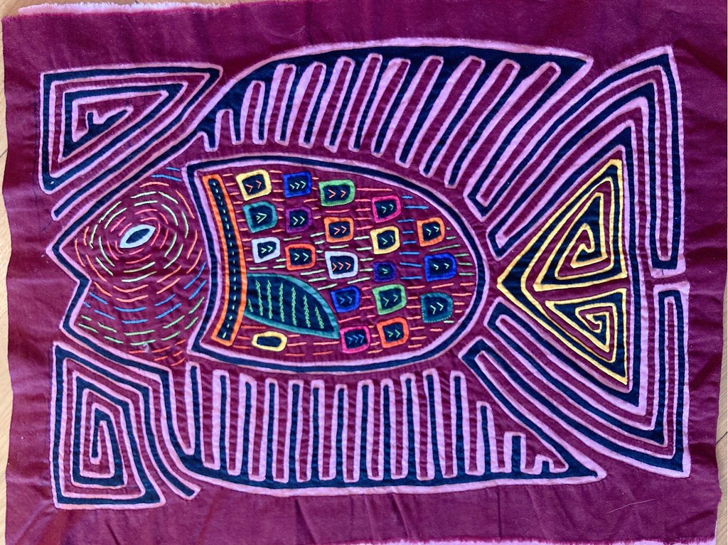 womensart1's tweet photo. Mola, traditional textile created by women of the Kuna people of Panama #womensart https://t.co/85vgBugK4b