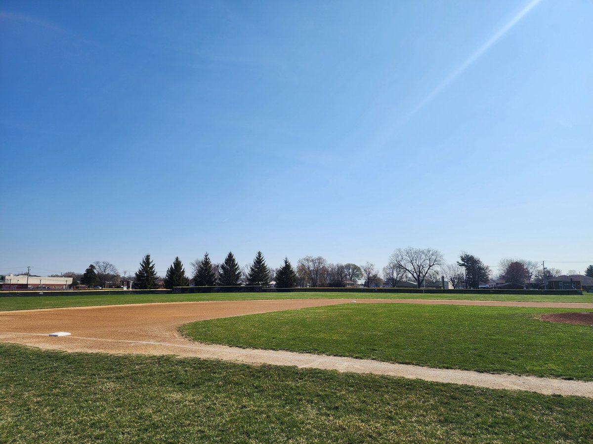 molinebaseball's tweet photo. You are looking live @ a #SunSplashed 🌞 😎 Holmgren Field! It'll be the Titans vs. Maroons (2) 11:00a CDT! Join us... https://t.co/7siPYjNgnK