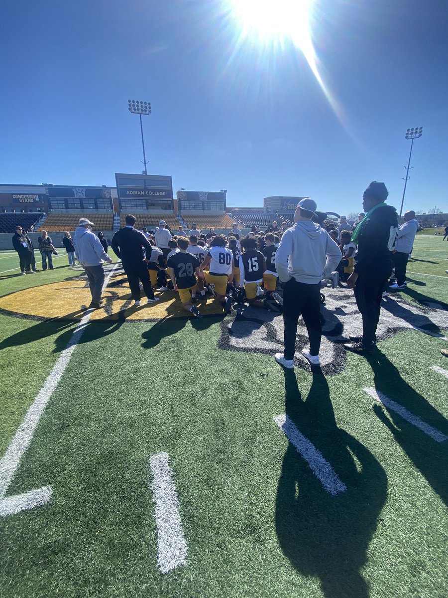 EricMessenger10's tweet photo. Thank you @CoachKnollman for the junior day football practice visit!! Had an amazing time at Adrian College. #adrian #college https://t.co/rXKsHrfgJv