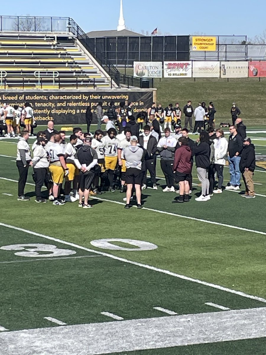 EricMessenger10's tweet photo. Thank you @CoachKnollman for the junior day football practice visit!! Had an amazing time at Adrian College. #adrian #college https://t.co/rXKsHrfgJv